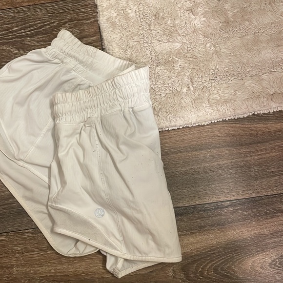 white basic lulu’s - Picture 2 of 3